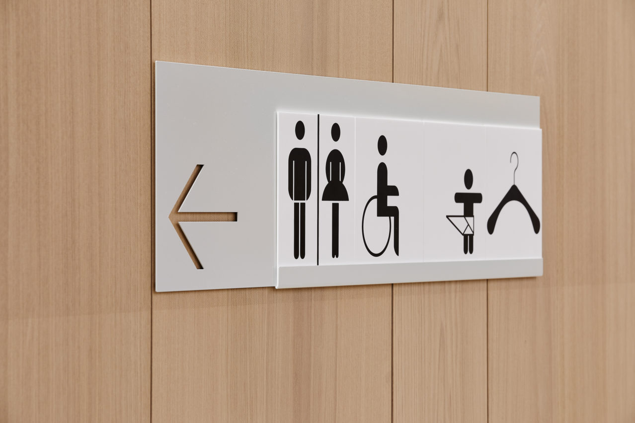 Wayfinding directional sign